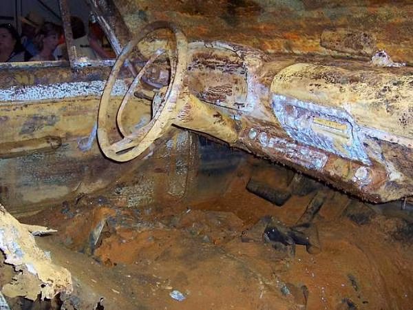 Chôn siêu xe 50 năm để thành kho báu, đến khi khai quật ai nấy đều câm nín - Hình 9