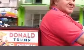 Bản sao ông Trump bán xúc xích ở Paraguay