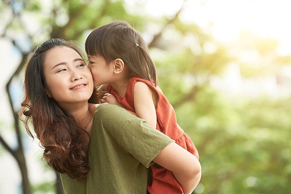 Mẹ đơn thân thường thấy mình phải đối mặt với nỗi cô đơn tột cùng. (Ảnh: ITN).