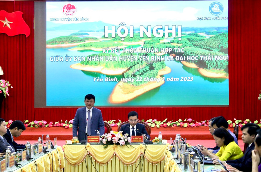 PGS.TS Hoàng Văn Hùng, Giám đốc Đại học Thái Nguyên phát biểu tại hội nghị.