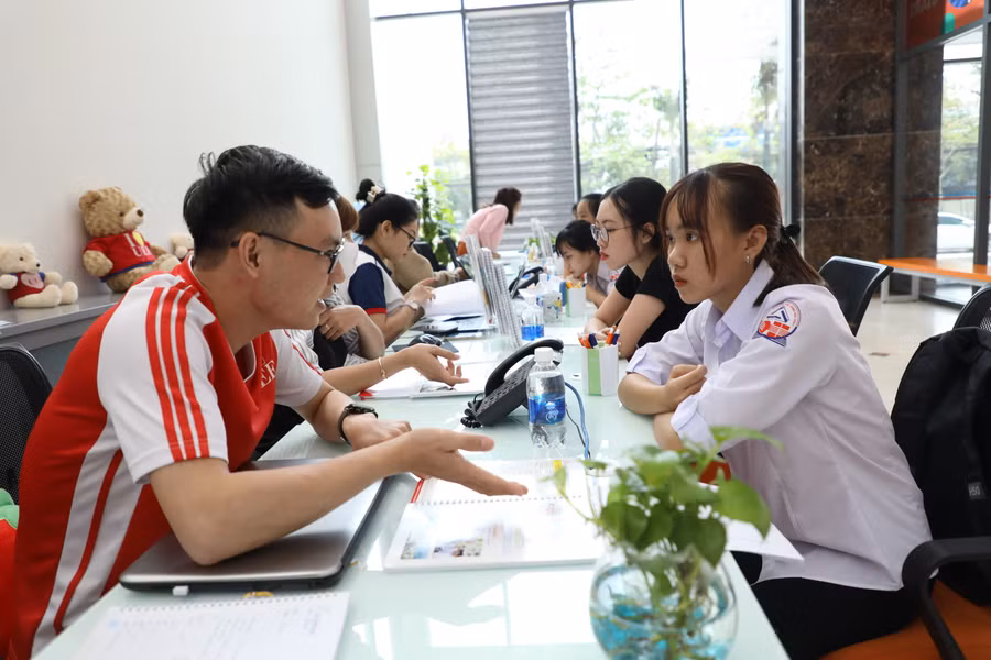 'Chạm' đến ước mơ từ học bổng doanh nghiệp của các trường đại học, cao đẳng