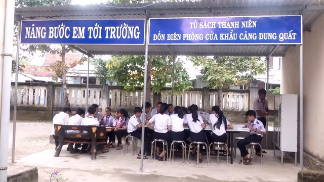 Tủ sách nâng bước em tới trường của người lính Biên phòng - 3