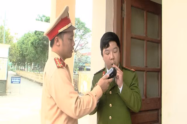 Đoàn kiểm tra nồng độ cồn đặc biệt của Công an Ninh Bình - 4