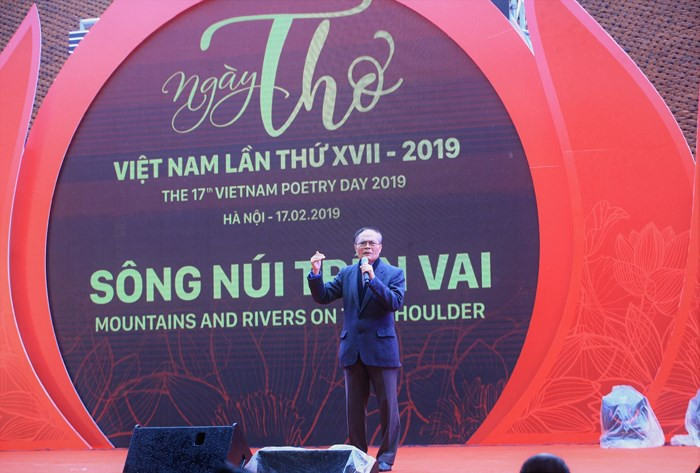 Các nhà thơ quốc tế tham dự giao lưu, tọa đàm “Trên đôi cánh thơ ca” Các nhà thơ quốc tế tham dự giao lưu, tọa đàm “Trên đôi cánh thơ ca”