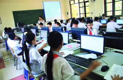 Phổ cập giáo dục THCS: Nên quy định bắt buộc