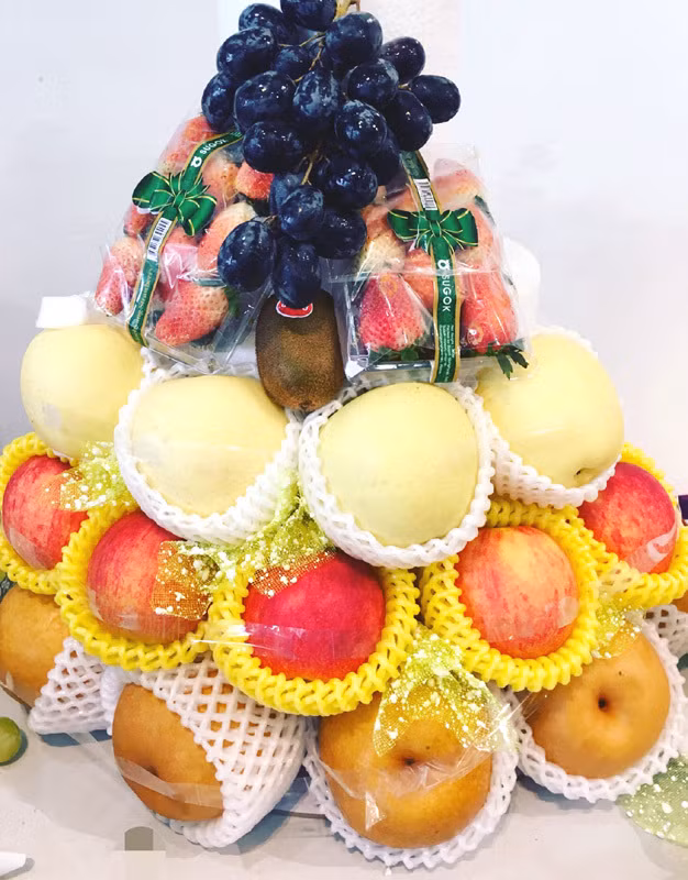 Mâm quả ngoại cao 1 mét giá 10 triệu: Đại gia khệ nệ dâng lễ Rằm tháng Giêng-4