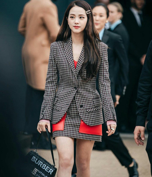 Sao Hàn hoá ra cũng có style công sở cực đỉnh mà nàng nào cũng nên hóng để nâng level mặc đẹp khi đi làm - Ảnh 2. Sao Hàn hoá ra cũng có style công sở cực đỉnh mà nàng nào cũng nên hóng để nâng level mặc đẹp khi đi làm - Ảnh 2.