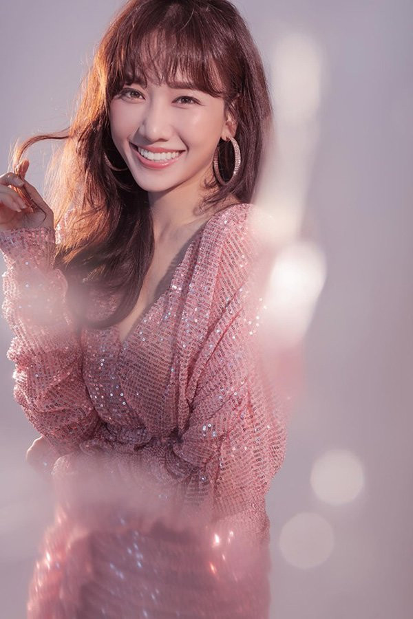 Cười bể bụng với màn hướng dẫn make up “một mất một còn” của Hari Won ảnh 11 Cười bể bụng với màn hướng dẫn make up kiểu Hàn Quốc một mất một còn của Hari Won-11