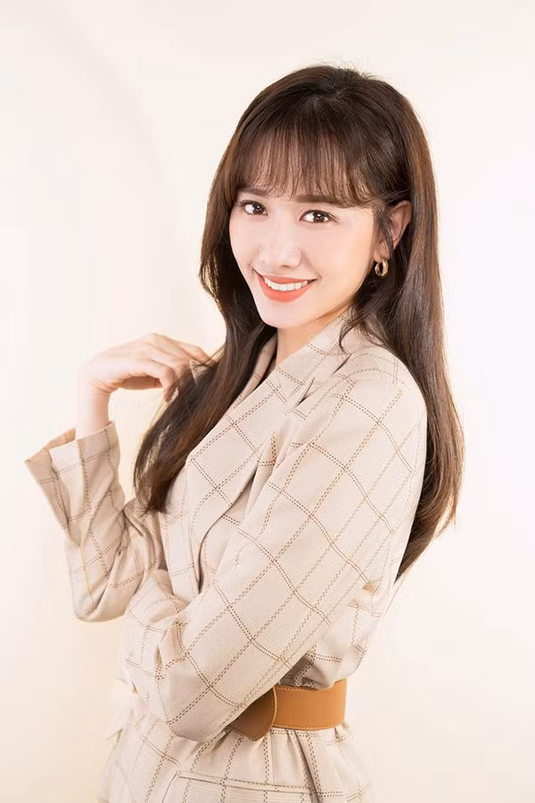 Cười bể bụng với màn hướng dẫn make up “một mất một còn” của Hari Won ảnh 9 Cười bể bụng với màn hướng dẫn make up kiểu Hàn Quốc một mất một còn của Hari Won-9