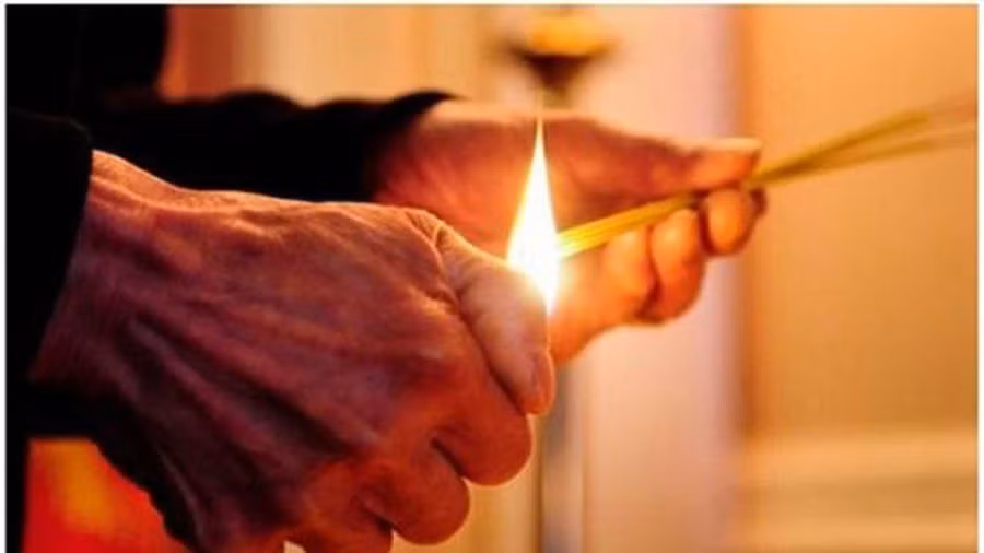 Những điều cần biết khi thắp hương trên bàn thờ gia tiên