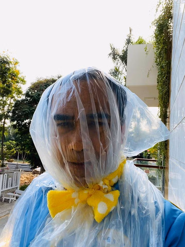 Những kiểu tự bảo vệ độc đáo của sao Việt ngày dịch Corona