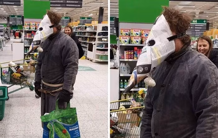 Chiếc mặt nạ tự chế không quên gắn thêm một nhánh tỏi cho yên tâm.