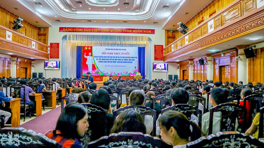 Yên Bái: Hội nghị “Đẩy mạnh học tập và làm theo tư tưởng, đạo đức, phong cách Hồ Chí Minh“ ảnh 3  Yên Bái: Hội nghị “Đẩy mạnh học tập và làm theo tư tưởng, đạo đức, phong cách Hồ Chí Minh“ ảnh 3