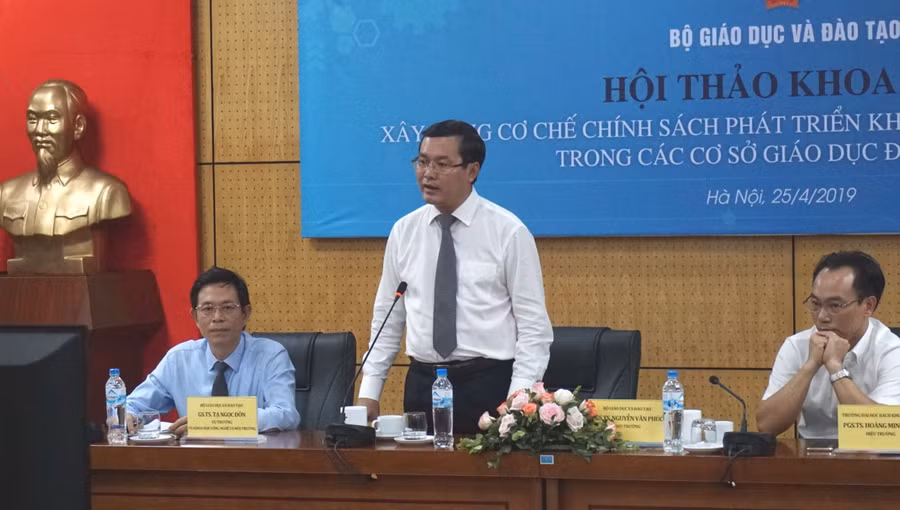 Thứ trưởng Nguyễn Văn Phúc phát biểu tại Hội thảo.