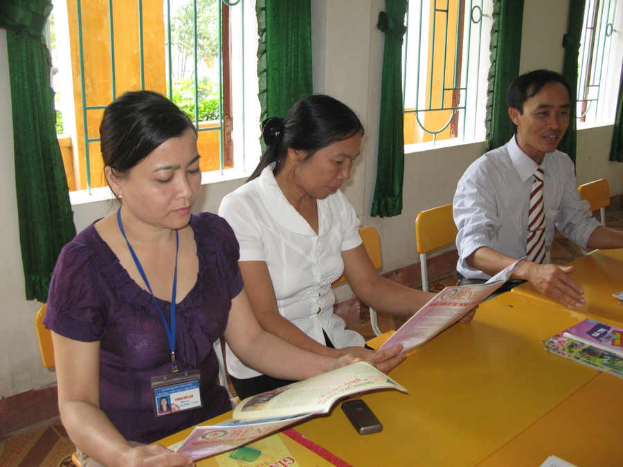 Tự bồi dưỡng kiến thức để thích nghi với đổi mới GD. Ảnh: Đ.Hạnh Tự bồi dưỡng kiến thức để thích nghi với đổi mới GD. Ảnh: Đ.Hạnh