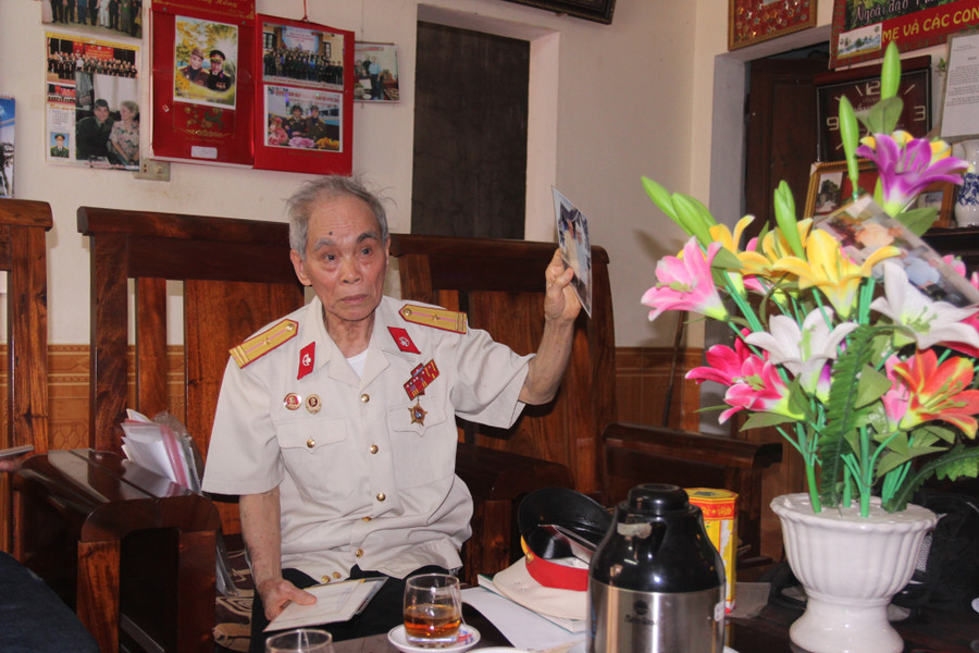 Ông Lê Văn Hinh kể lại cuộc đời trải qua 2 cuộc chiến chống Pháp và Mỹ Ông Lê Văn Hinh kể lại cuộc đời trải qua 2 cuộc chiến chống Pháp và Mỹ