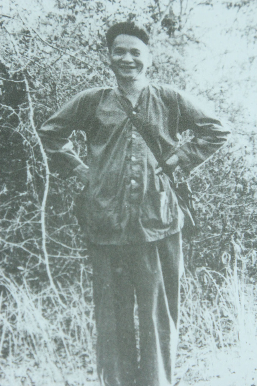 Phó Tư lệnh - Tham mưu trưởng Quân giải phóng miền Nam Lê Đức Anh tại Bộ Tư lệnh miền - khu căn cứ Tà Thiết, năm 1966 Những hình ảnh quý về Đại tướng Lê Đức Anh thời kháng chiến