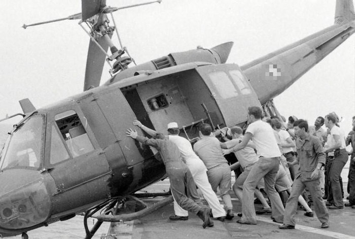 Tại sao tàu Mỹ ném máy bay xuống biển năm 1975? ảnh 9 Tại sao tàu Mỹ ném máy bay xuống biển năm 1975? ảnh 9
