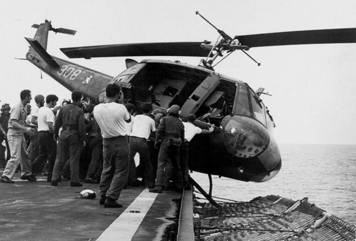 Tại sao tàu Mỹ ném máy bay xuống biển năm 1975? ảnh 2 Tại sao tàu Mỹ ném máy bay xuống biển năm 1975? ảnh 2