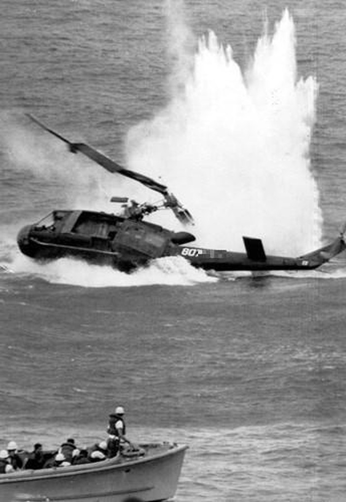 Tại sao tàu Mỹ ném máy bay xuống biển năm 1975? ảnh 12 Tại sao tàu Mỹ ném máy bay xuống biển năm 1975? ảnh 12