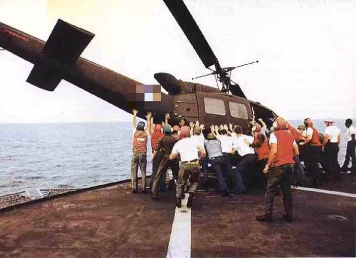 Tại sao tàu Mỹ ném máy bay xuống biển năm 1975? ảnh 8 Tại sao tàu Mỹ ném máy bay xuống biển năm 1975? ảnh 8