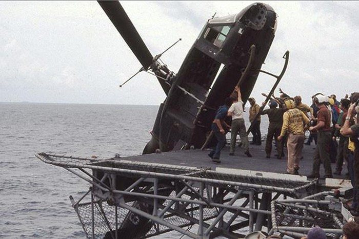 Tại sao tàu Mỹ ném máy bay xuống biển năm 1975? ảnh 10 Tại sao tàu Mỹ ném máy bay xuống biển năm 1975? ảnh 10