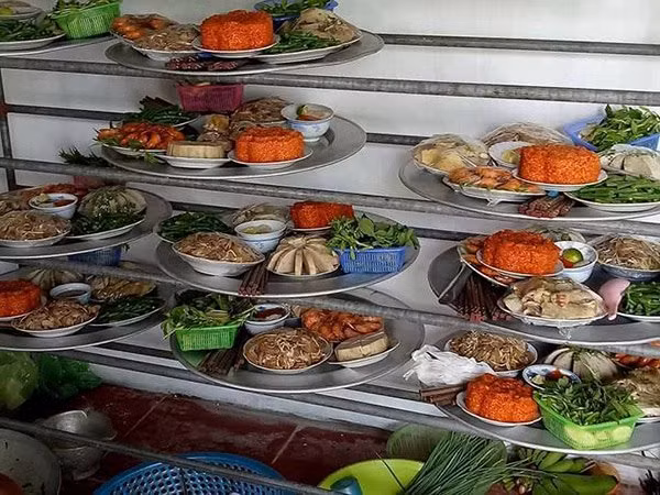 Mâm cỗ quê toàn thịt lợn quá hấp dẫn khiến dân mạng không khỏi trầm trồ-7