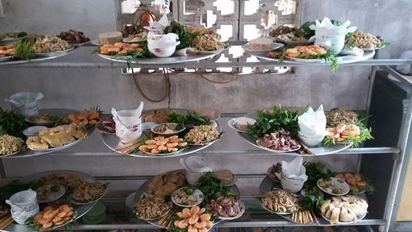 Mâm cỗ quê toàn thịt lợn quá hấp dẫn khiến dân mạng không khỏi trầm trồ-6