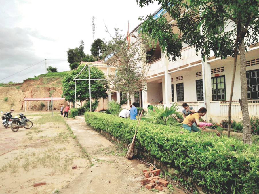 Vệ sinh trường lớp đón HS