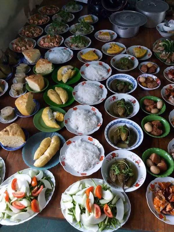 Mâm cỗ quê toàn thịt lợn quá hấp dẫn khiến dân mạng không khỏi trầm trồ-8