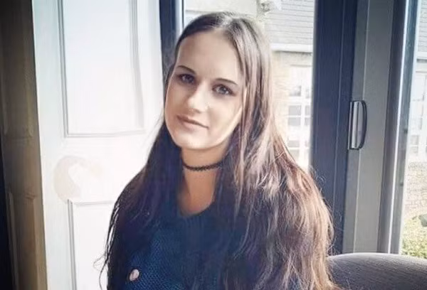 Ilona Grant, 23 tuổi đã được cảnh sát tìm thấy trong tư thế treo cổ.