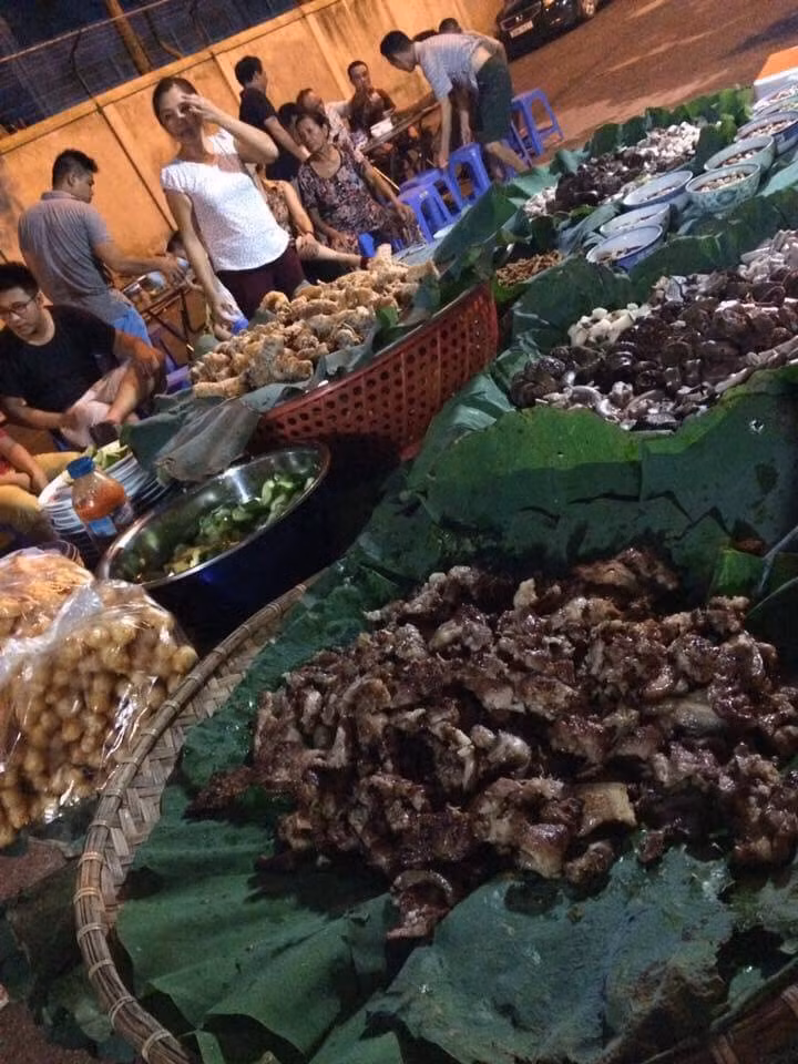 Mâm cỗ quê toàn thịt lợn quá hấp dẫn khiến dân mạng không khỏi trầm trồ-4