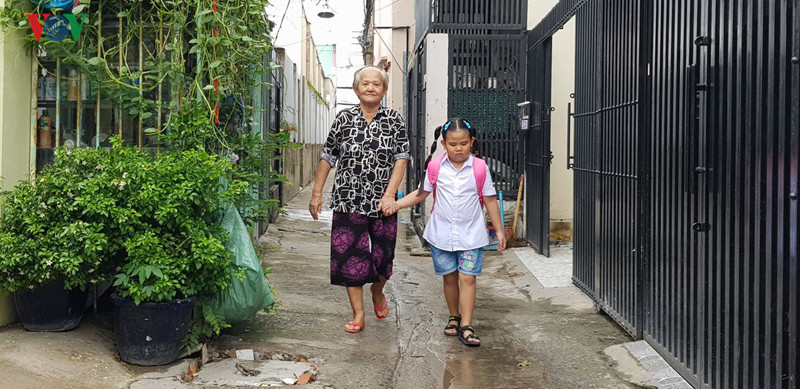 mùa tựu trường của trẻ em nghèo bên sông sài gòn hình 2 mua tuu truong cua tre em ngheo ben song sai gon hinh 2