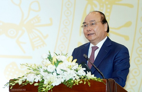 Thủ tướng Nguyễn Xuân Phúc phát biểu tại cuộc gặp mặt. Ảnh: VGP/Quang Hiếu Thủ tướng Nguyễn Xuân Phúc phát biểu tại cuộc gặp mặt. Ảnh: VGP/Quang Hiếu
