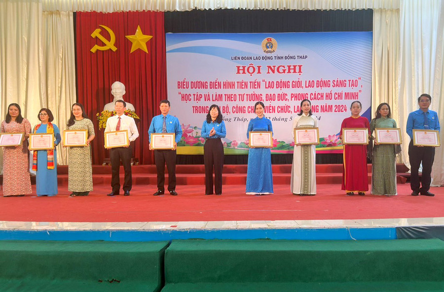 Tập thể Công đoàn ngành Giáo dục xuất sắc tiêu biểu phong trào thi đua “Lao động giỏi, Lao động sáng tạo”.