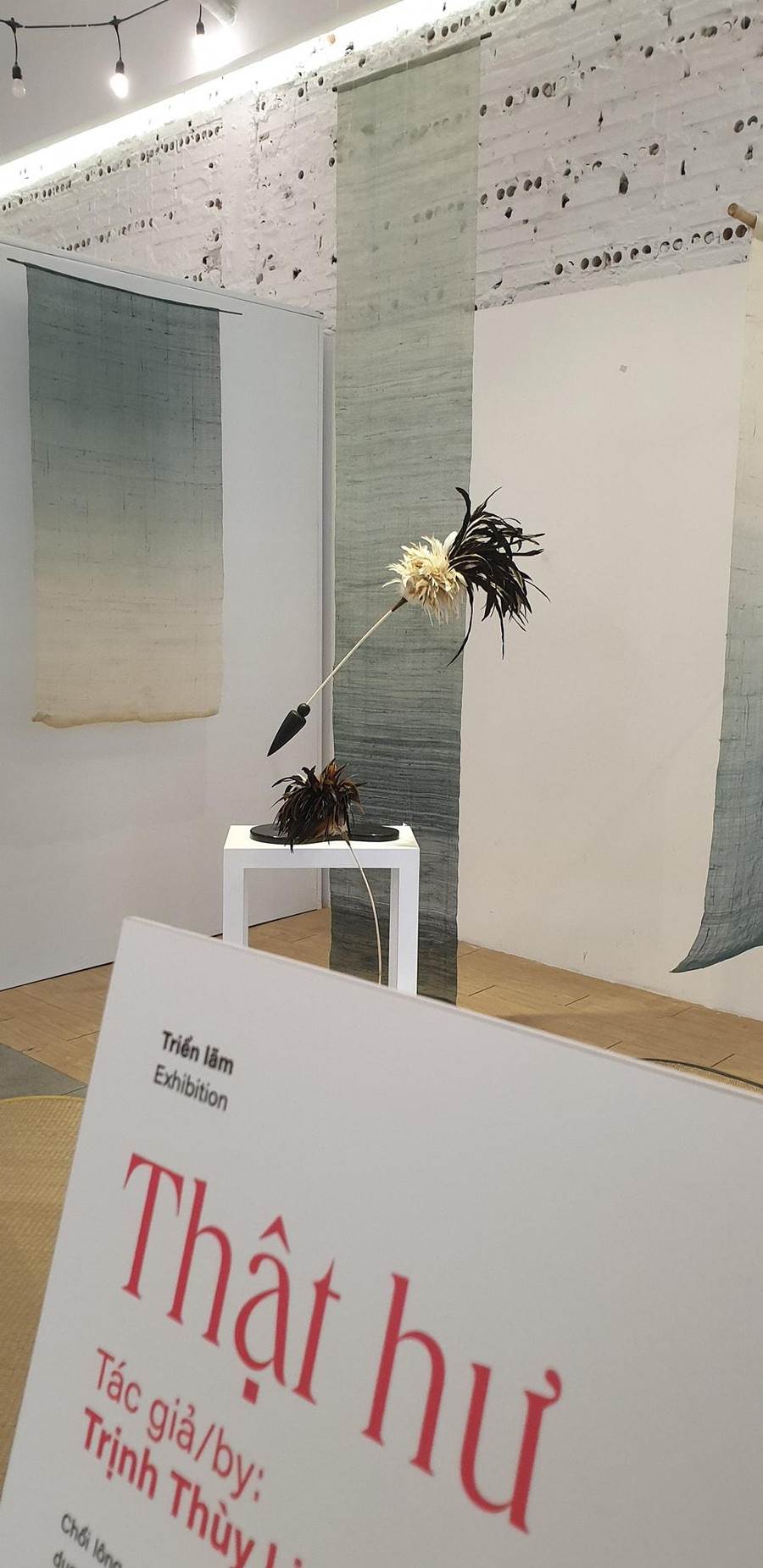 Tác phẩm của hai nghệ sĩ Linh Trịnh và Thảo Miên. Tác phẩm của hai nghệ sĩ Linh Trịnh và Thảo Miên.