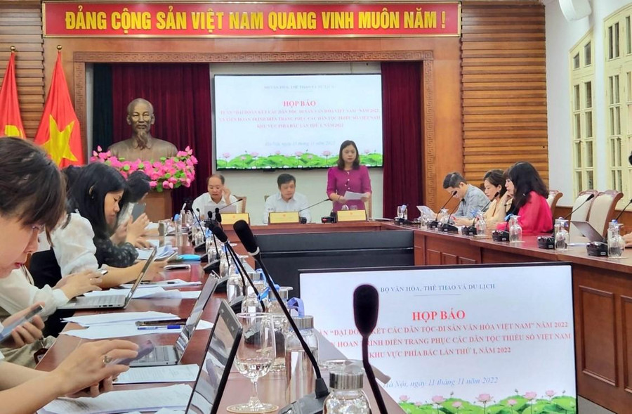 Họp báo thông tin về 'Tuần Đại đoàn kết các dân tộc - Di sản văn hoá Việt Nam'. Họp báo thông tin về 'Tuần Đại đoàn kết các dân tộc - Di sản văn hoá Việt Nam'.