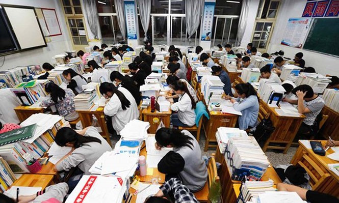 Nhộm nhoạm tại các trung tâm luyện thi Hồng Kông