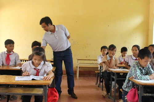 Giờ học của thầy, trò Trường THCS Lũng Cao (xã Lũng Cao, huyện miền núi Bá Thước, Thanh Hóa). Ảnh: Nguyễn Quỳnh