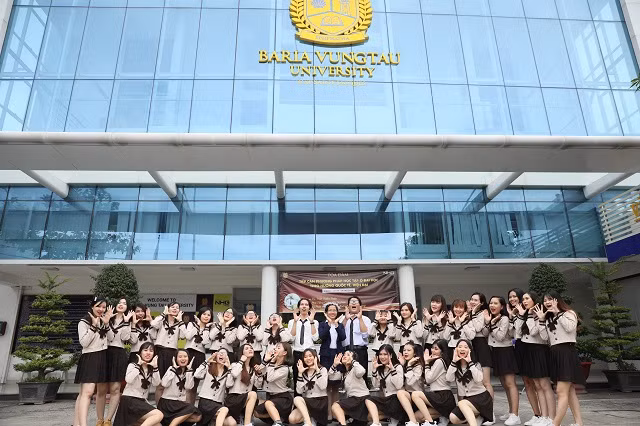 Sinh viên ngành Ngôn ngữ Nhật Bản trong ngày tốt nghiệp