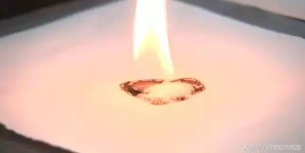 Đốt dung dịch bút xóa trên giấy