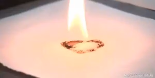 Đốt dung dịch bút xóa trên giấy