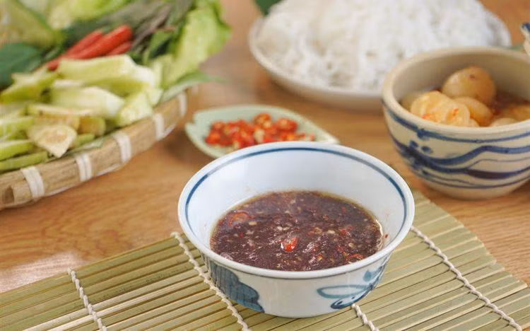 Bí kíp pha mắm tôm ngon hết sẩy, chấm gì cũng “phê“