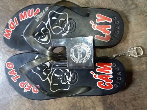 Tuyệt chiêu đánh phủ đầu đạo tặc.