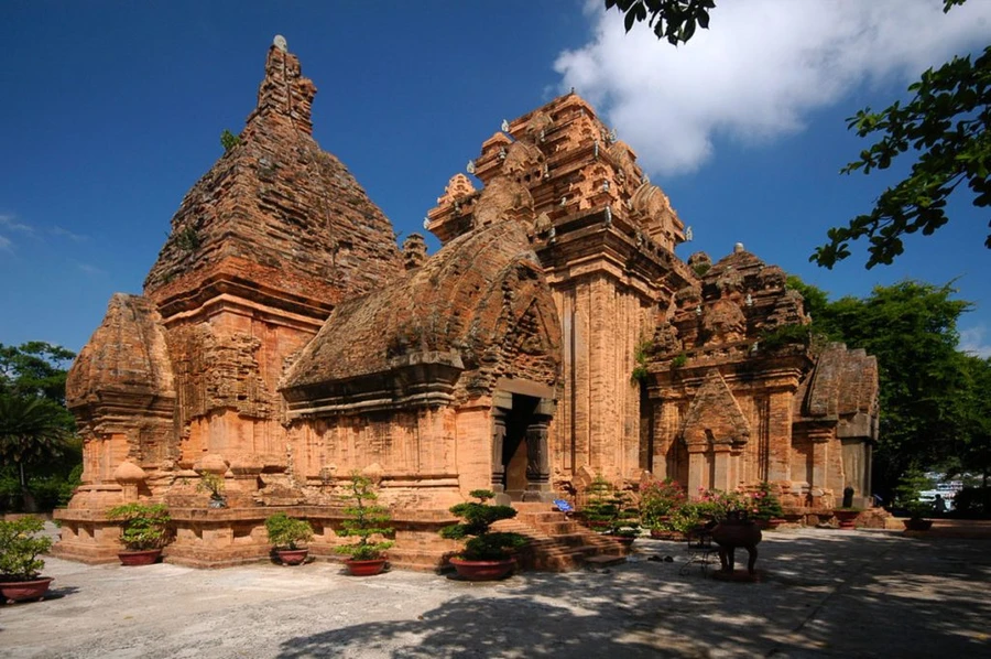 Tháp Ponagar chính là biểu tượng của thành phố biển Nha Trang