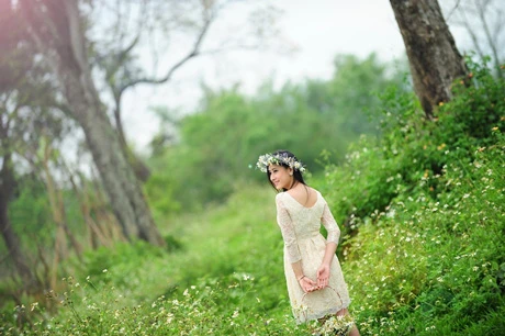 Nữ sinh Huế khoe sắc trắng tinh khôi