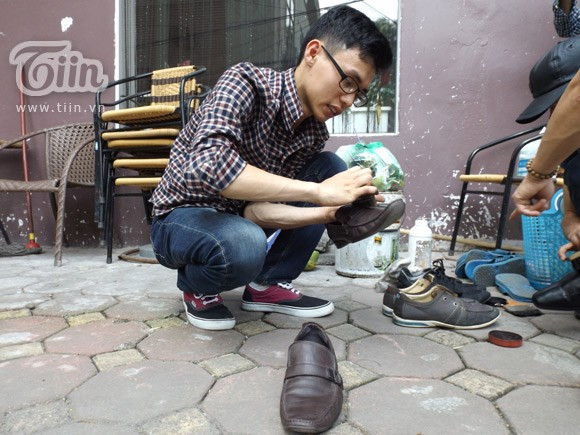 Trải nghiệm làm người đánh giầy của một 9X