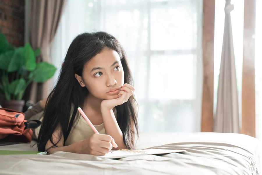 Bất cứ điều gì con viết đều là một cách thực hành tốt vì con có thể sáng tạo theo ý muốn. (Ảnh: ITN). Bất cứ điều gì con viết đều là một cách thực hành tốt vì con có thể sáng tạo theo ý muốn. (Ảnh: ITN).