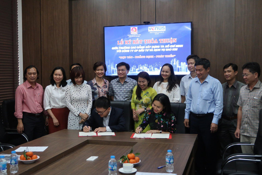 Lễ ký kết hợp tác giữa Trường Cao đẳng Xây dựng TP.HCM và Venus Corp Lễ ký kết hợp tác giữa Trường Cao đẳng Xây dựng TP.HCM và Venus Corp