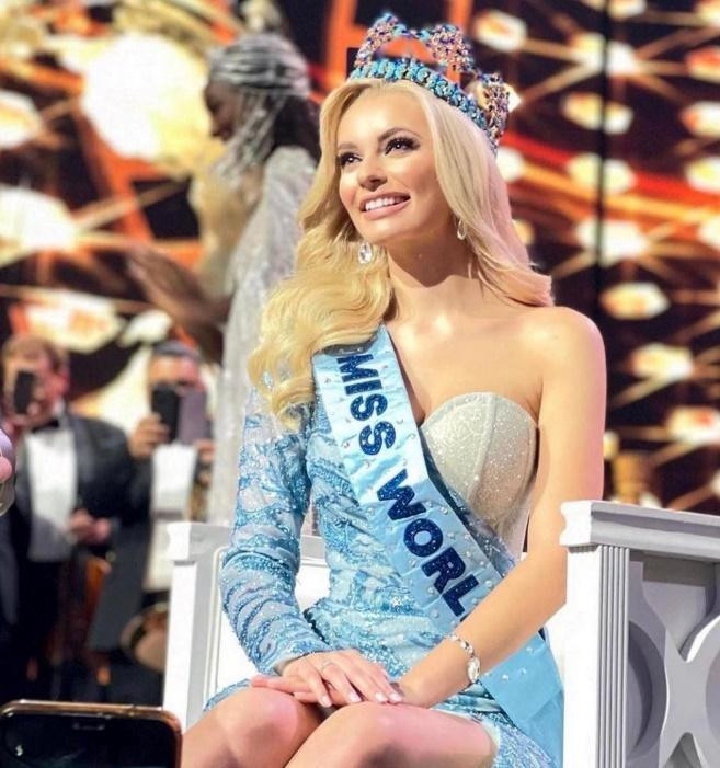 Karolina Bielawska - giành chiến thắng xuất sắc có số điểm tuyệt đối 100 từ 10 giám khảo